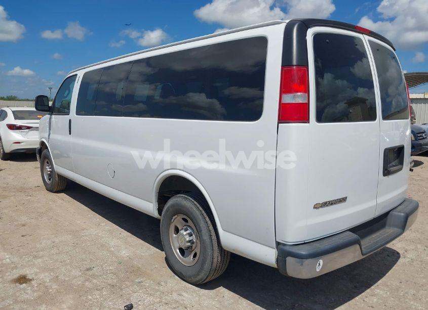 Photo 3 of 2020 Chevrolet Express PASSENGER RWD 3500 EXTENDED WHEELBASE LS (VIN 1GAZGNFG6L1242285)