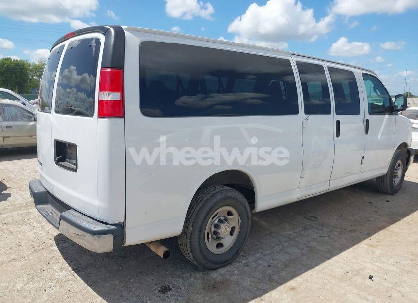 Photo 4 of 2020 Chevrolet Express PASSENGER RWD 3500 EXTENDED WHEELBASE LS (VIN 1GAZGNFG6L1242285)