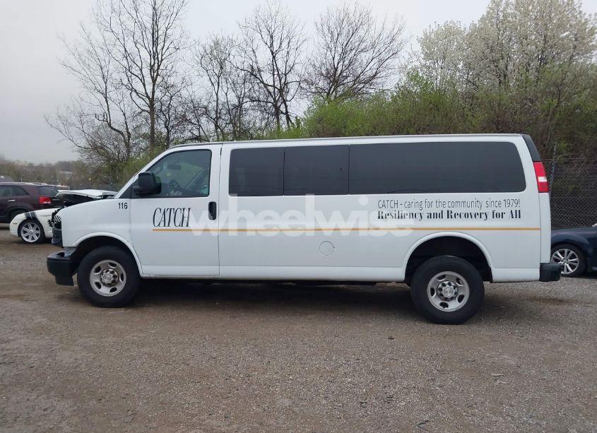 Photo 15 of 2023 Chevrolet Express PASSENGER RWD 3500 EXTENDED WHEELBASE LS (VIN 1GAZGNFP2P1137216)