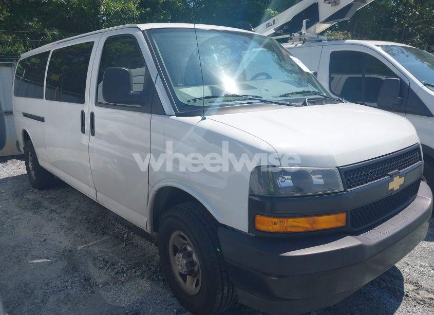 2023 Chevrolet Express PASSENGER RWD 3500 EXTENDED WHEELBASE LS (VIN 1GAZGNFP7P1133565) main photo