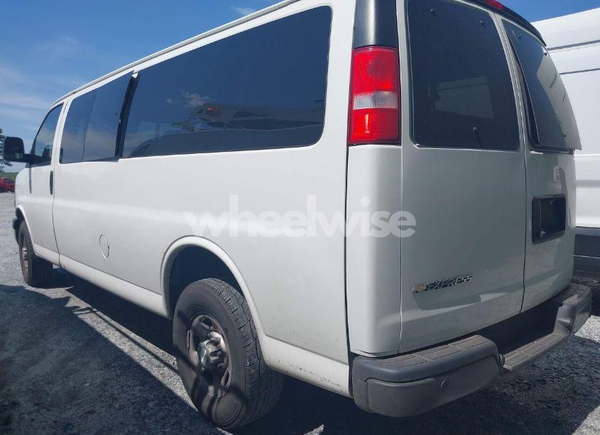 Photo 3 of 2023 Chevrolet Express PASSENGER RWD 3500 EXTENDED WHEELBASE LS (VIN 1GAZGNFP7P1133565)