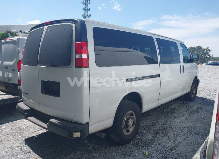 Photo 4 of 2023 Chevrolet Express PASSENGER RWD 3500 EXTENDED WHEELBASE LS (VIN 1GAZGNFP7P1133565)