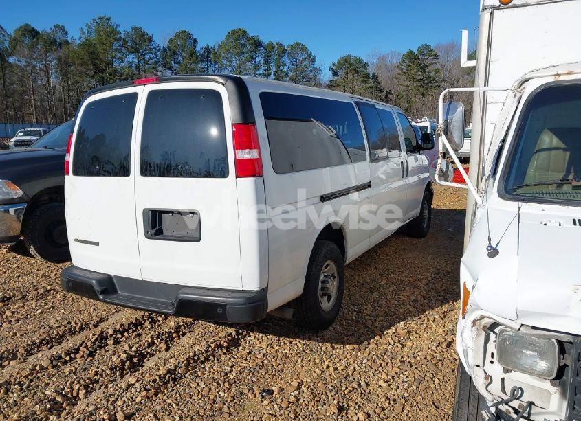 Photo 4 of 2023 Chevrolet Express PASSENGER RWD 3500 EXTENDED WHEELBASE LS (VIN 1GAZGNFP9P1114645)