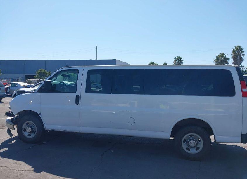 Photo 14 of 2017 Chevrolet Express 3500 LT (VIN 1GAZGPFF5H1239422)