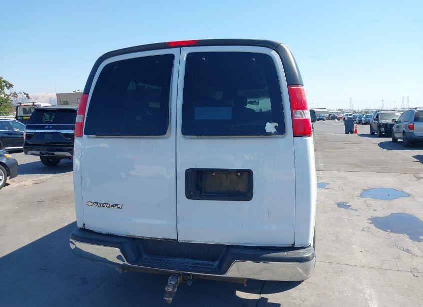 Photo 16 of 2017 Chevrolet Express 3500 LT (VIN 1GAZGPFF5H1239422)