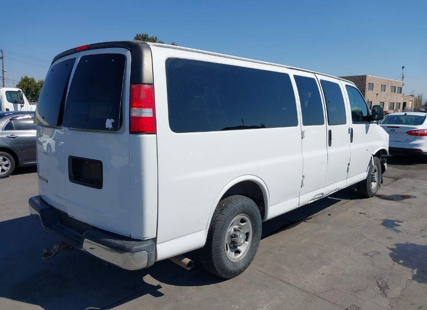 Photo 4 of 2017 Chevrolet Express 3500 LT (VIN 1GAZGPFF5H1239422)