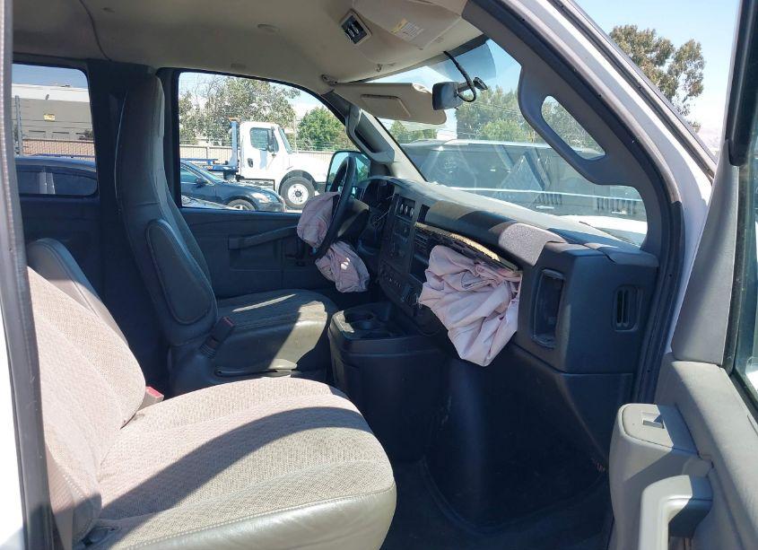 Photo 5 of 2017 Chevrolet Express 3500 LT (VIN 1GAZGPFF5H1239422)