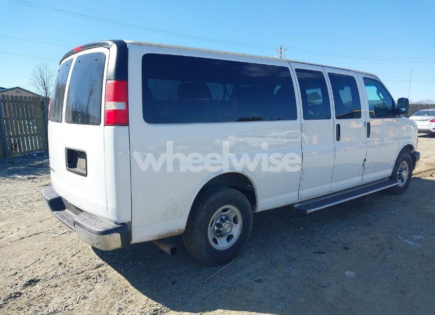 Photo 4 of 2016 Chevrolet Express 3500 LT (VIN 1GAZGPFG0G1189925)