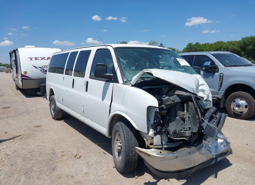 2018 Chevrolet Express 3500 LT (VIN 1GAZGPFG0J1216337) main photo