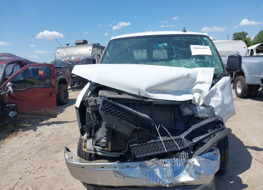 Photo 10 of 2018 Chevrolet Express 3500 LT (VIN 1GAZGPFG0J1216337)