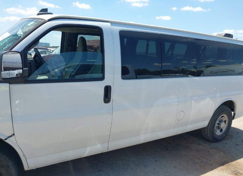 Photo 12 of 2018 Chevrolet Express 3500 LT (VIN 1GAZGPFG0J1216337)