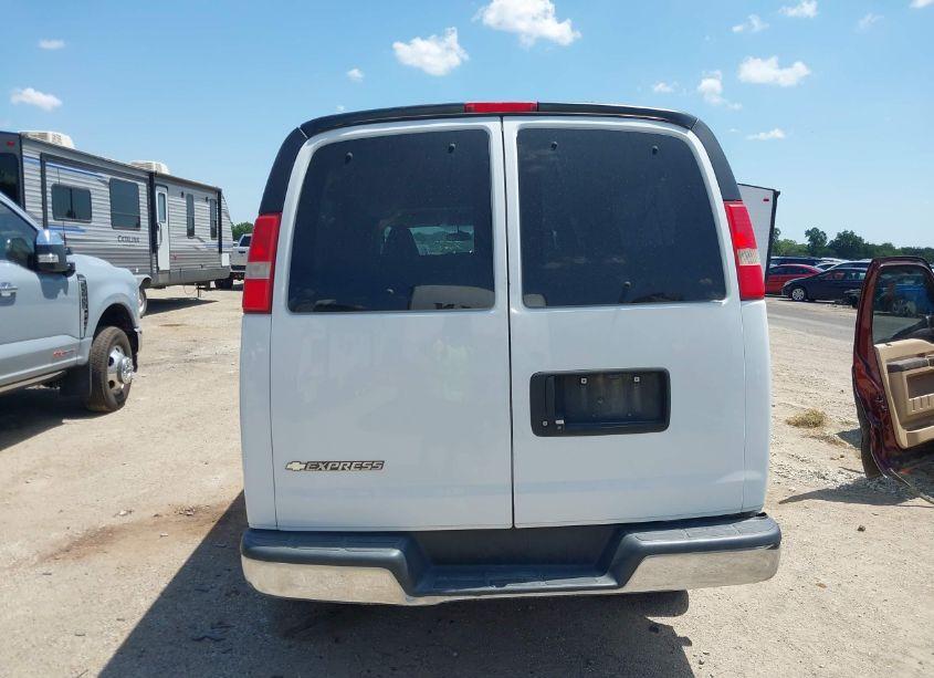 Photo 14 of 2018 Chevrolet Express 3500 LT (VIN 1GAZGPFG0J1216337)