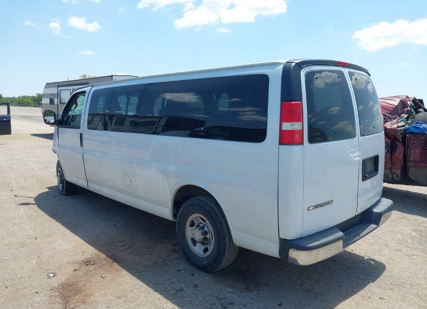 Photo 3 of 2018 Chevrolet Express 3500 LT (VIN 1GAZGPFG0J1216337)