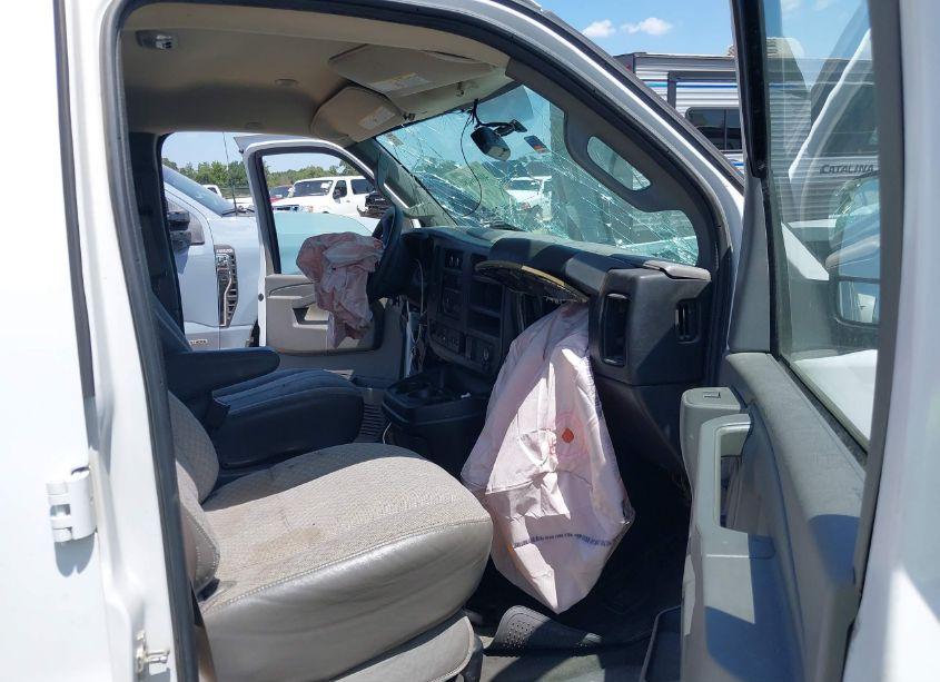 Photo 5 of 2018 Chevrolet Express 3500 LT (VIN 1GAZGPFG0J1216337)