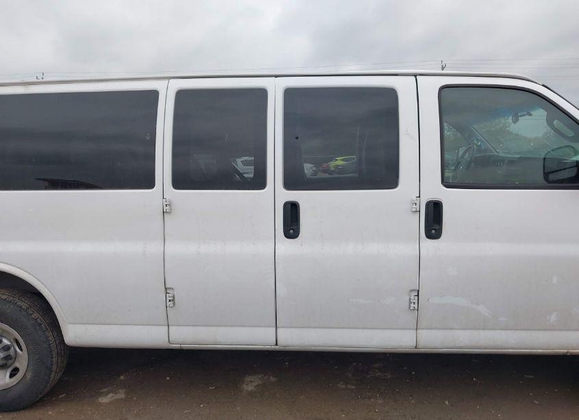Photo 13 of 2017 Chevrolet Express 3500 LT (VIN 1GAZGPFG1H1148978)