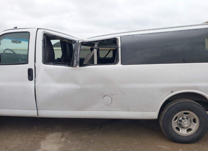 Photo 14 of 2017 Chevrolet Express 3500 LT (VIN 1GAZGPFG1H1148978)