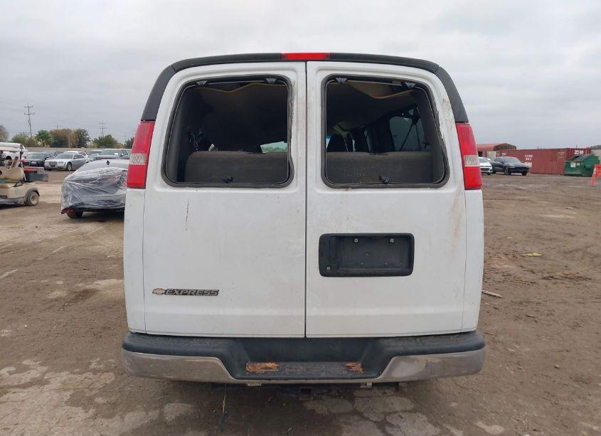 Photo 16 of 2017 Chevrolet Express 3500 LT (VIN 1GAZGPFG1H1148978)