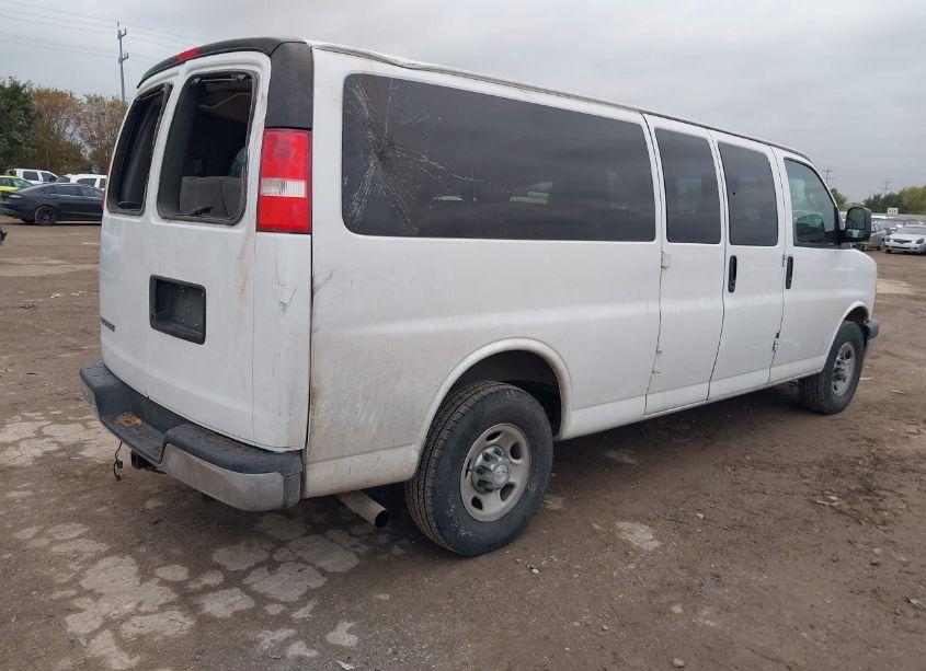 Photo 4 of 2017 Chevrolet Express 3500 LT (VIN 1GAZGPFG1H1148978)