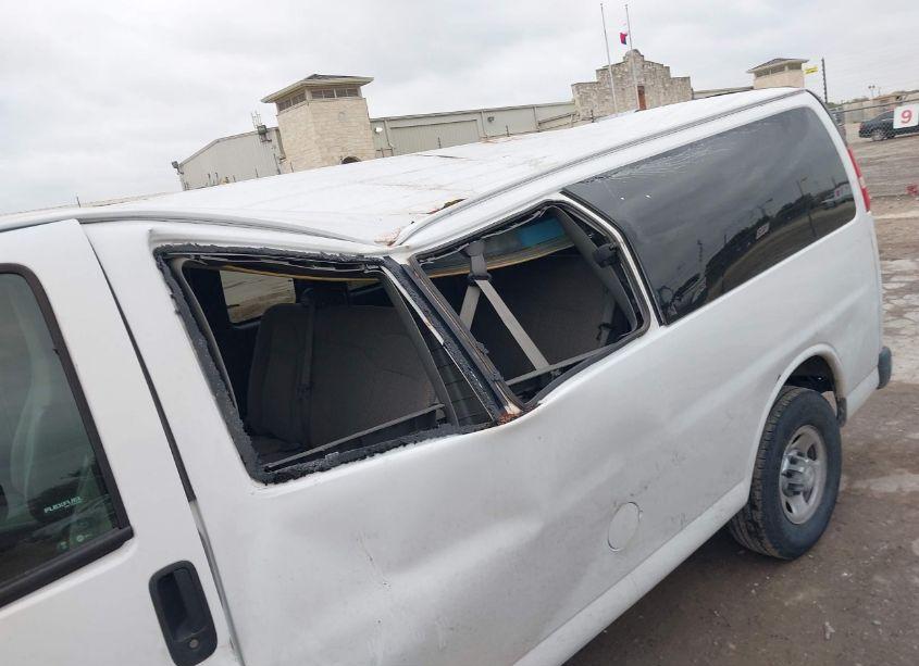 Photo 6 of 2017 Chevrolet Express 3500 LT (VIN 1GAZGPFG1H1148978)