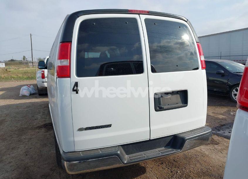 Photo 16 of 2019 Chevrolet Express 3500 LT (VIN 1GAZGPFG1K1330090)