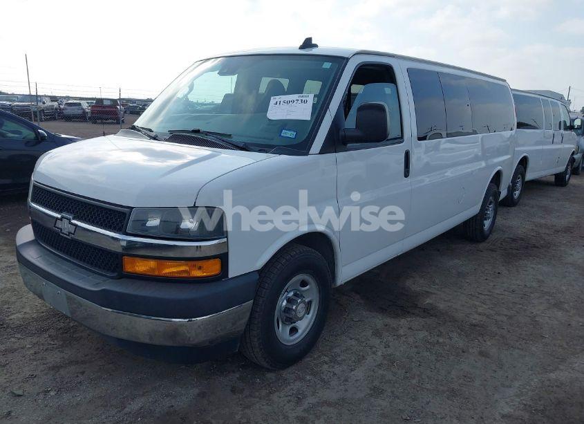 Photo 2 of 2019 Chevrolet Express 3500 LT (VIN 1GAZGPFG1K1330090)