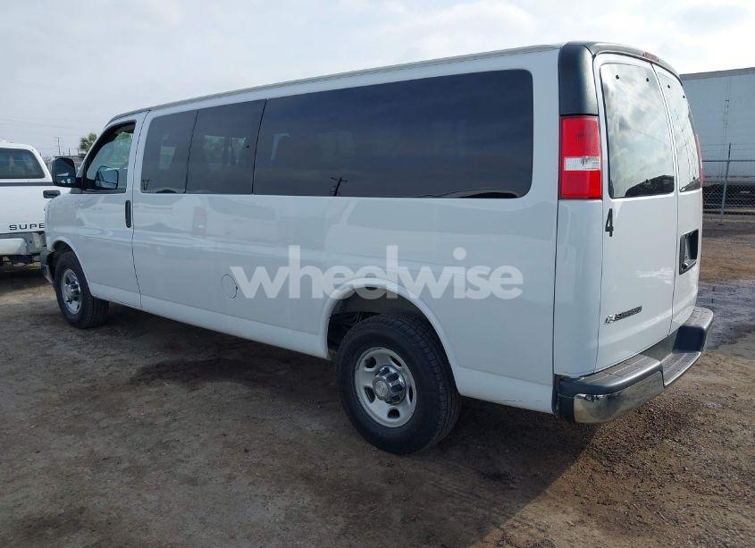 Photo 3 of 2019 Chevrolet Express 3500 LT (VIN 1GAZGPFG1K1330090)