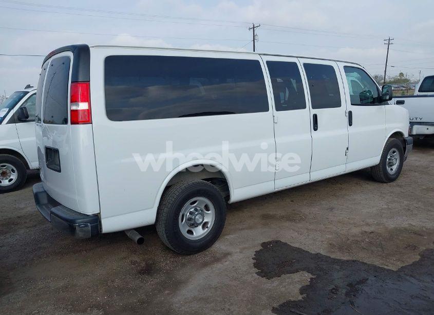 Photo 4 of 2019 Chevrolet Express 3500 LT (VIN 1GAZGPFG1K1330090)
