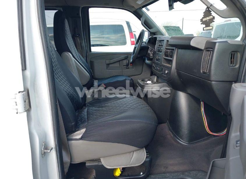 Photo 5 of 2019 Chevrolet Express 3500 LT (VIN 1GAZGPFG1K1330090)