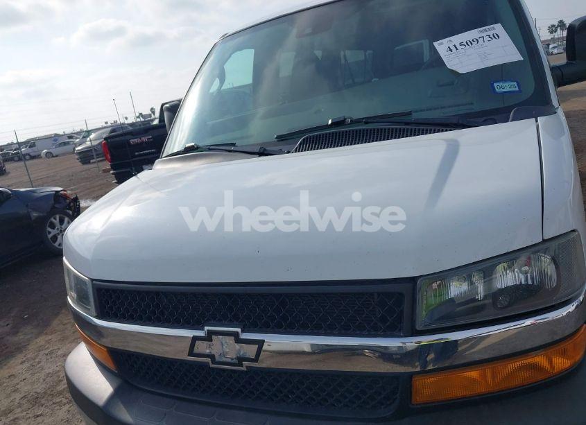 Photo 6 of 2019 Chevrolet Express 3500 LT (VIN 1GAZGPFG1K1330090)