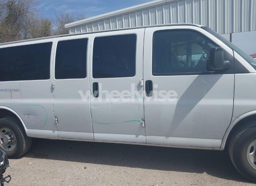 Photo 13 of 2020 Chevrolet Express PASSENGER RWD 3500 EXTENDED WHEELBASE LT (VIN 1GAZGPFG1L1201171)