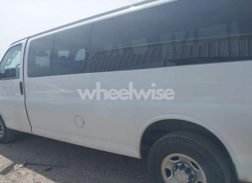 Photo 14 of 2020 Chevrolet Express PASSENGER RWD 3500 EXTENDED WHEELBASE LT (VIN 1GAZGPFG1L1201171)