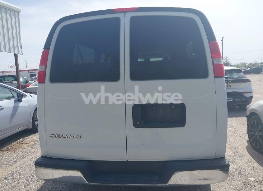 Photo 16 of 2020 Chevrolet Express PASSENGER RWD 3500 EXTENDED WHEELBASE LT (VIN 1GAZGPFG1L1201171)