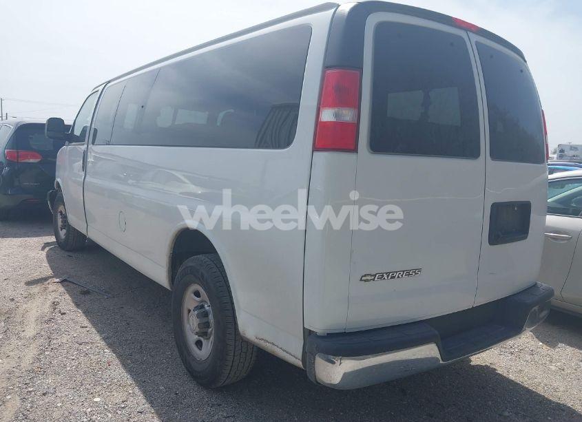 Photo 3 of 2020 Chevrolet Express PASSENGER RWD 3500 EXTENDED WHEELBASE LT (VIN 1GAZGPFG1L1201171)