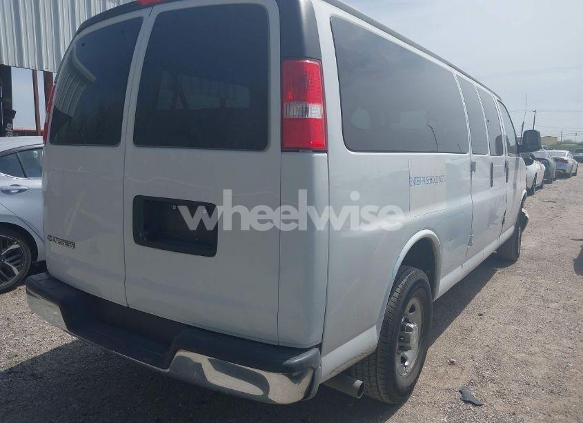 Photo 4 of 2020 Chevrolet Express PASSENGER RWD 3500 EXTENDED WHEELBASE LT (VIN 1GAZGPFG1L1201171)
