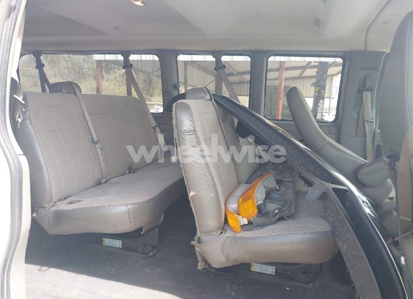 Photo 8 of 2020 Chevrolet Express PASSENGER RWD 3500 EXTENDED WHEELBASE LT (VIN 1GAZGPFG1L1201171)