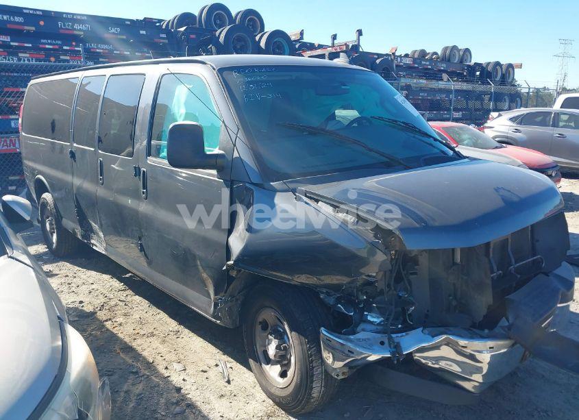 Photo 13 of 2017 Chevrolet Express 3500 LT (VIN 1GAZGPFG2H1130215)