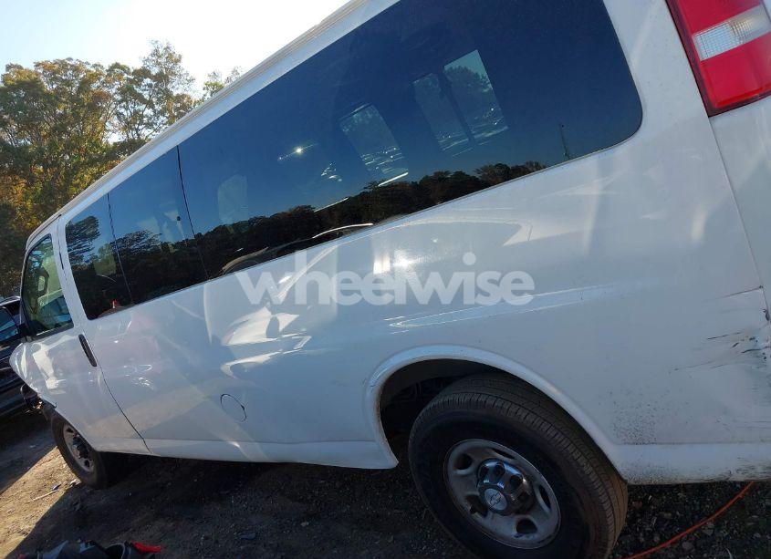 Photo 14 of 2017 Chevrolet Express 3500 LT (VIN 1GAZGPFG2H1227477)