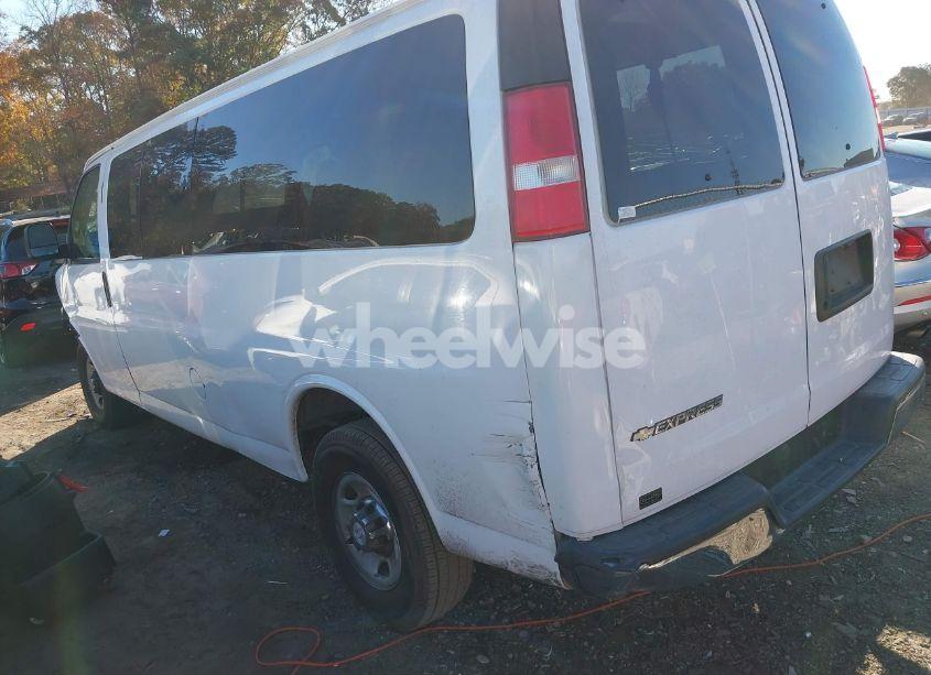 Photo 3 of 2017 Chevrolet Express 3500 LT (VIN 1GAZGPFG2H1227477)