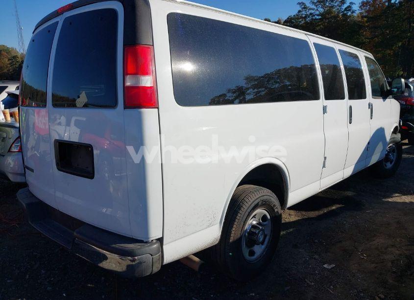 Photo 4 of 2017 Chevrolet Express 3500 LT (VIN 1GAZGPFG2H1227477)