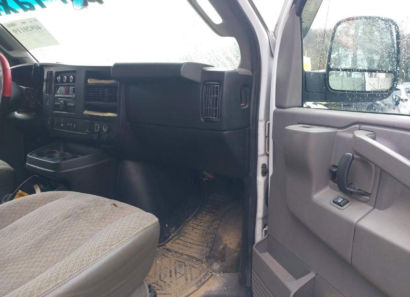 Photo 5 of 2017 Chevrolet Express 3500 LT (VIN 1GAZGPFG2H1340653)