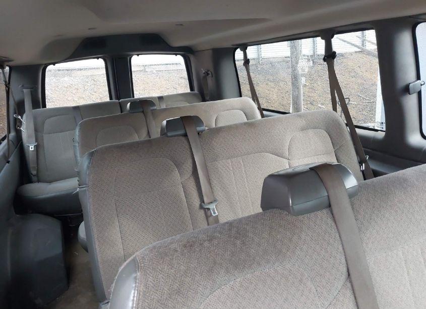 Photo 8 of 2017 Chevrolet Express 3500 LT (VIN 1GAZGPFG2H1340653)