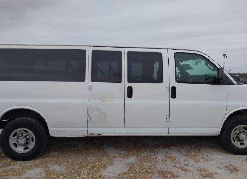 Photo 13 of 2017 Chevrolet Express 3500 LT (VIN 1GAZGPFG3H1278549)