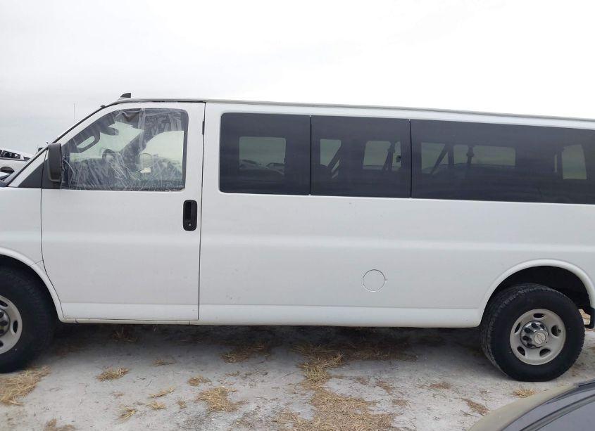 Photo 14 of 2017 Chevrolet Express 3500 LT (VIN 1GAZGPFG3H1278549)