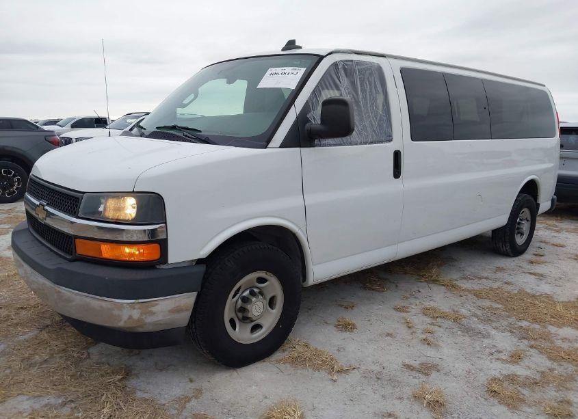 Photo 2 of 2017 Chevrolet Express 3500 LT (VIN 1GAZGPFG3H1278549)