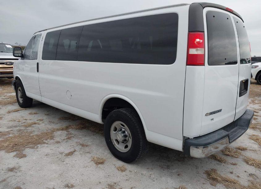 Photo 3 of 2017 Chevrolet Express 3500 LT (VIN 1GAZGPFG3H1278549)