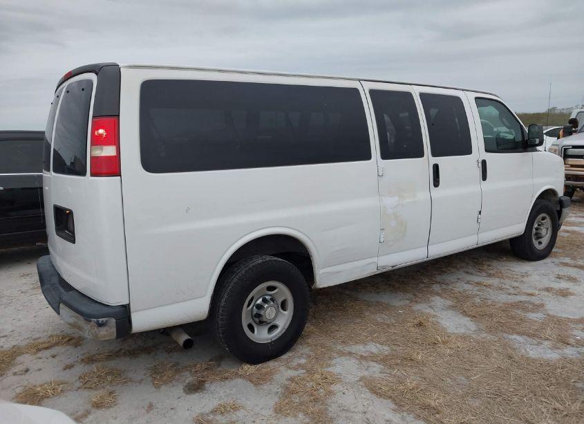 Photo 4 of 2017 Chevrolet Express 3500 LT (VIN 1GAZGPFG3H1278549)
