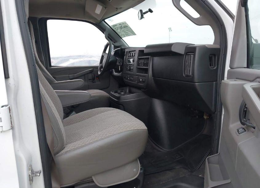 Photo 5 of 2017 Chevrolet Express 3500 LT (VIN 1GAZGPFG3H1278549)