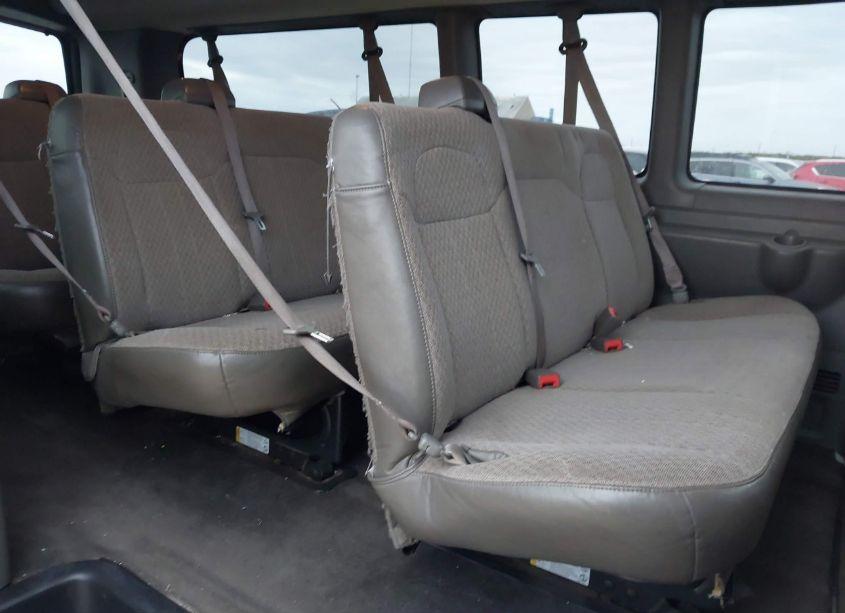 Photo 8 of 2017 Chevrolet Express 3500 LT (VIN 1GAZGPFG3H1278549)