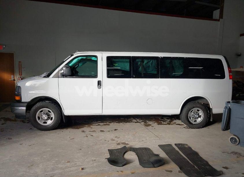 Photo 14 of 2018 Chevrolet Express 3500 LT (VIN 1GAZGPFG3J1284681)