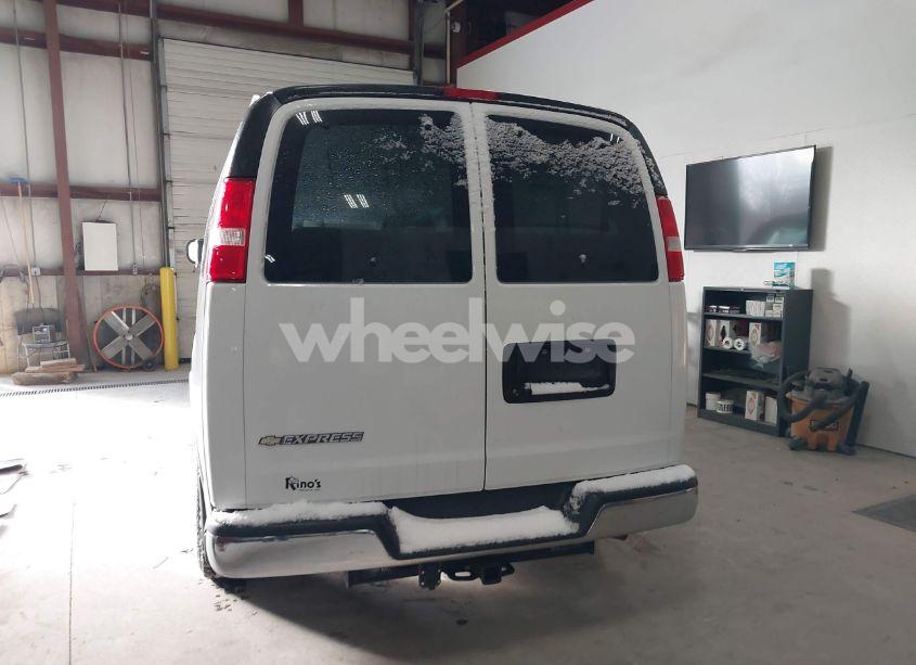 Photo 16 of 2018 Chevrolet Express 3500 LT (VIN 1GAZGPFG3J1284681)